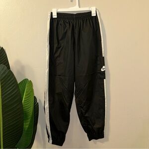 NIKE WOMENS WINDBREAKER JOGGERS